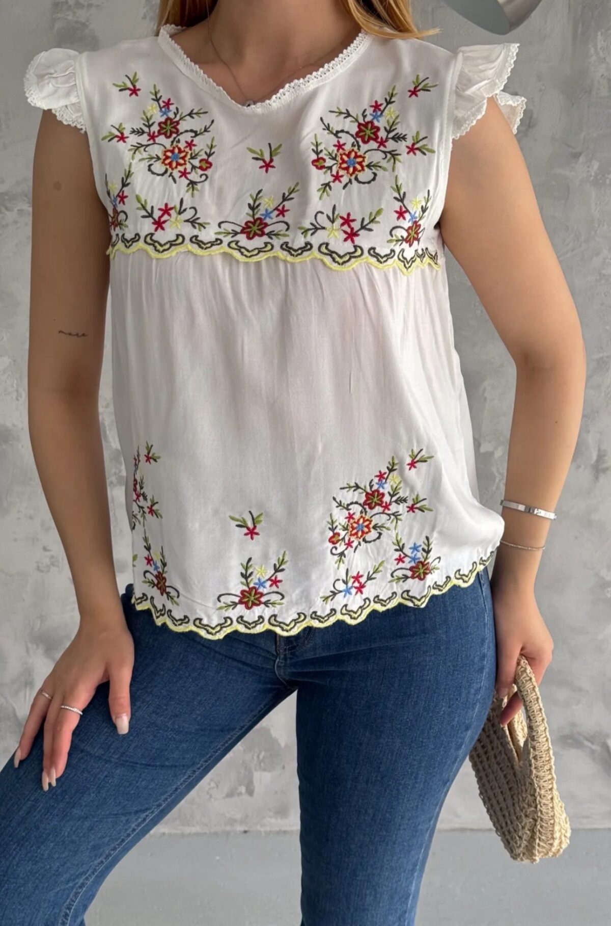 Haut brodé “Fleur de Bohème” – Fraîcheur & Détail artisanal