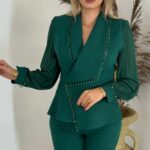 Ensemble Prestige Modèle Raffiné Pantalon Droit Veste Croisée Avec détails Brillantes.