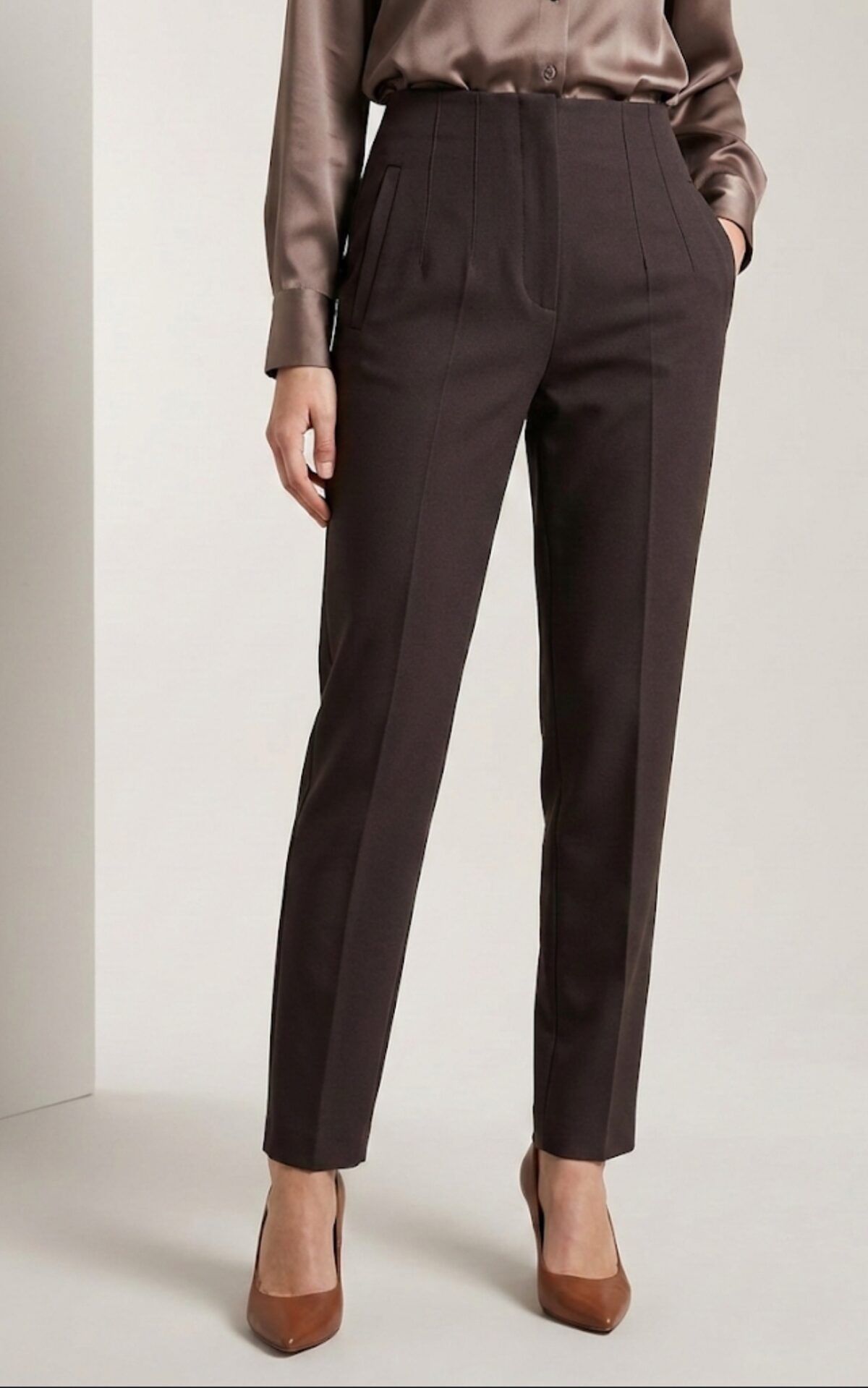 Pantalon a cheville cintrée