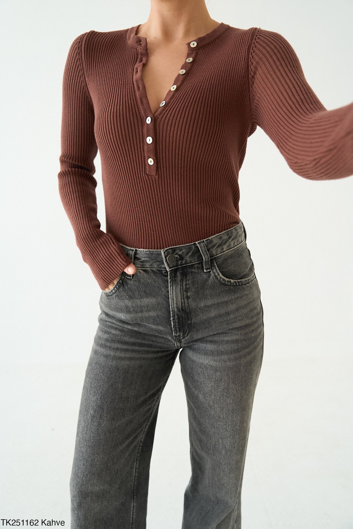 img_0302 Top Côtelé Col Tunisien Boutonné. – Image 1