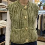Gilet Sans Manches – Boutons Bijoux Dorés