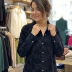 Chemise Noire à Motifs