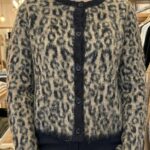 Gilet Léopard Col Rond - Maille Duveteuse & Finitions Noires