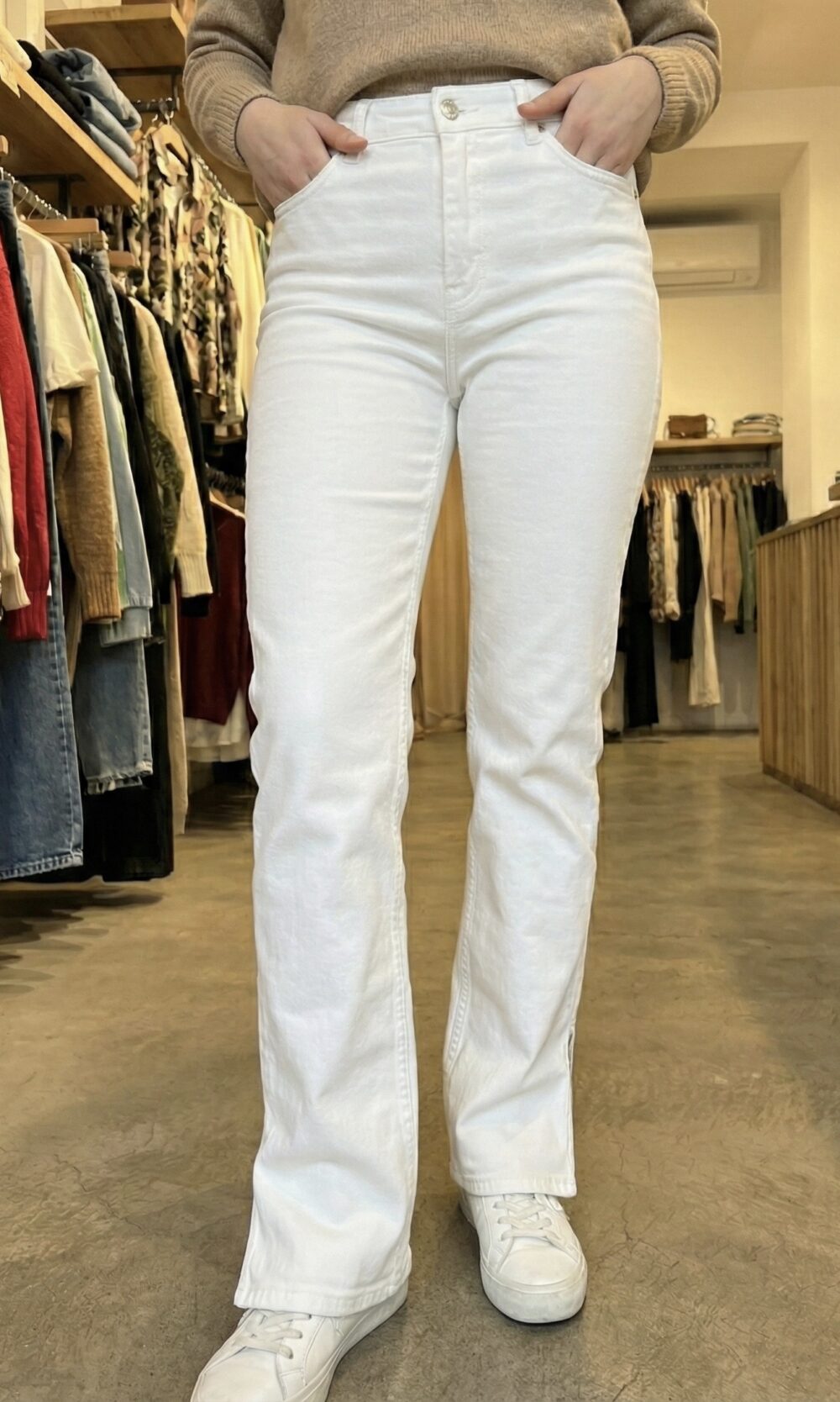 Jean Droit Taille Haute - Blanc Pur & Bas Fendu – Image 2