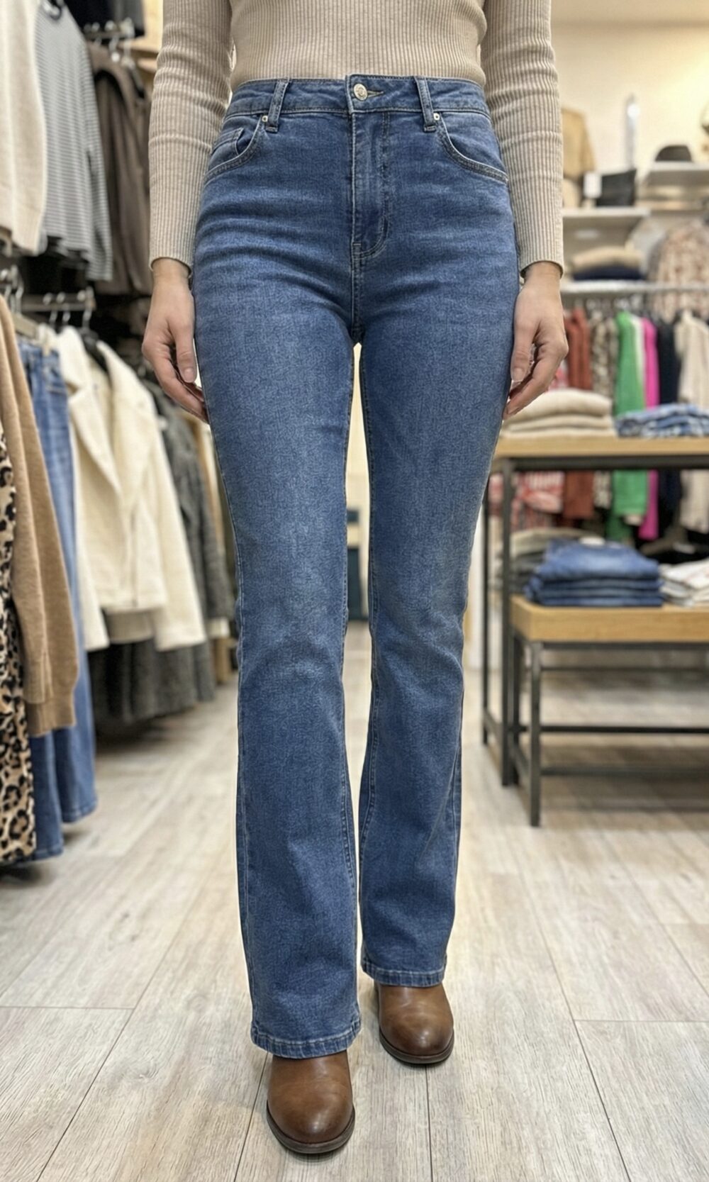 Jean Mom Fit Bleu Ciel – Taille Haute & Confort – Image 2
