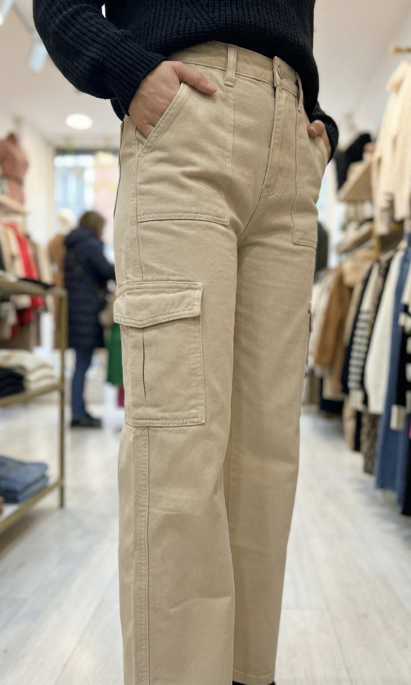 img_1292 Jean Cargo Taille Haute – Beige Sable (Taille 40) – Image 1