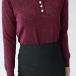 Polo Maille Lurex – Éclat Bordeaux & Boutons Dorés