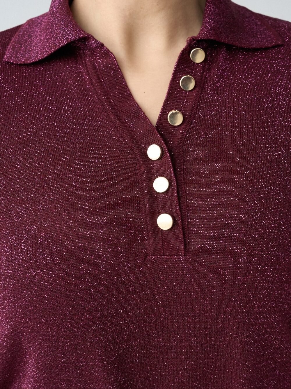 Polo Maille Lurex – Éclat Bordeaux & Boutons Dorés STD – Image 2