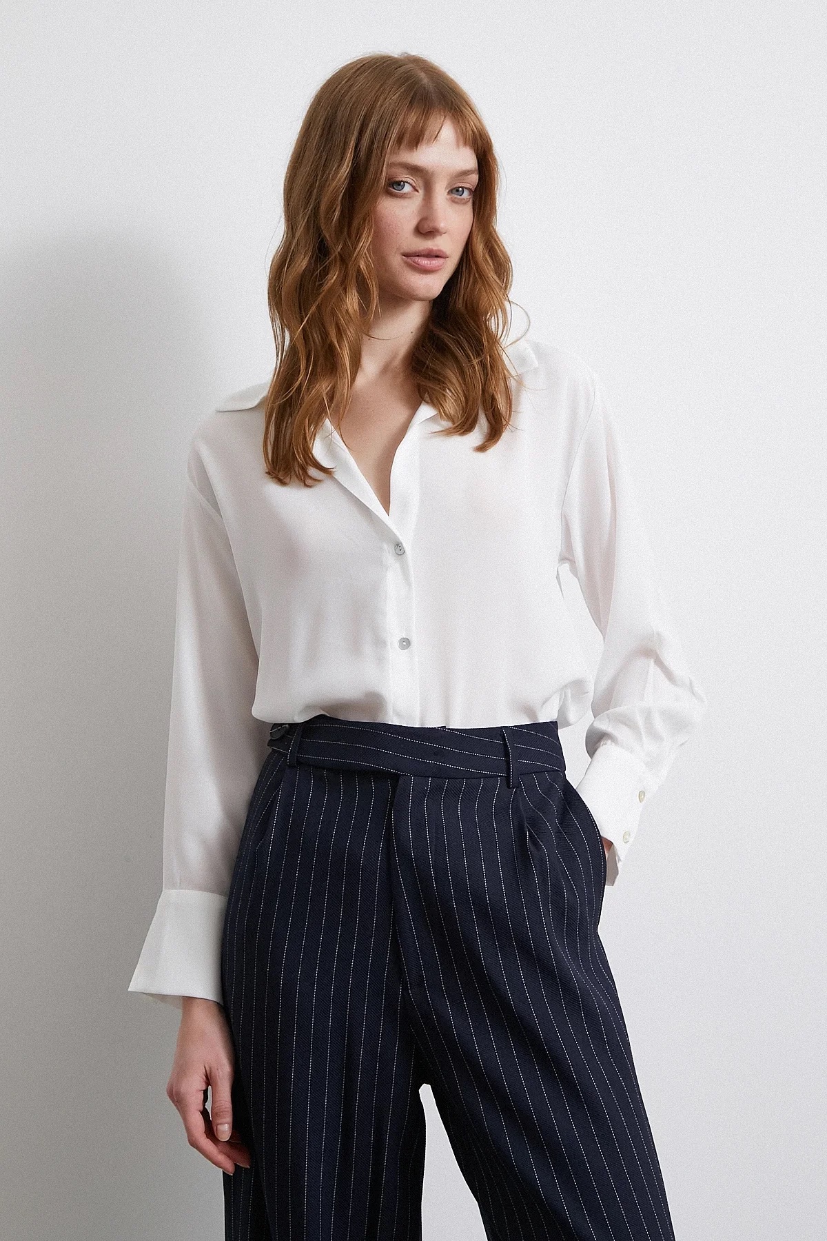 img_8764-2 Chemise Blanche Classique – Coupe Fluide & Intemporelle – Image 1