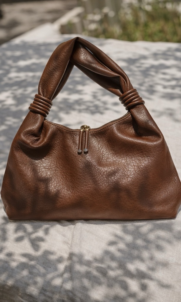 d7de1a26-1d04-49c5-aef1-92a6169ced00-2 Sac à main élégant effet cuir – Image 1