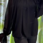 Blouse Noire Fluide en Voile à Col Montant