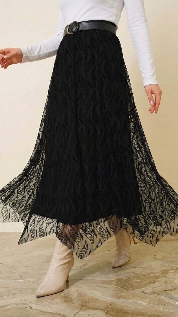 e98b5579-1e24-4277-b8c7-1da0b31672b2-2 Jupe Noire Mi-Longue en Voile Transparent à Motifs avec Ceinture – Image 1