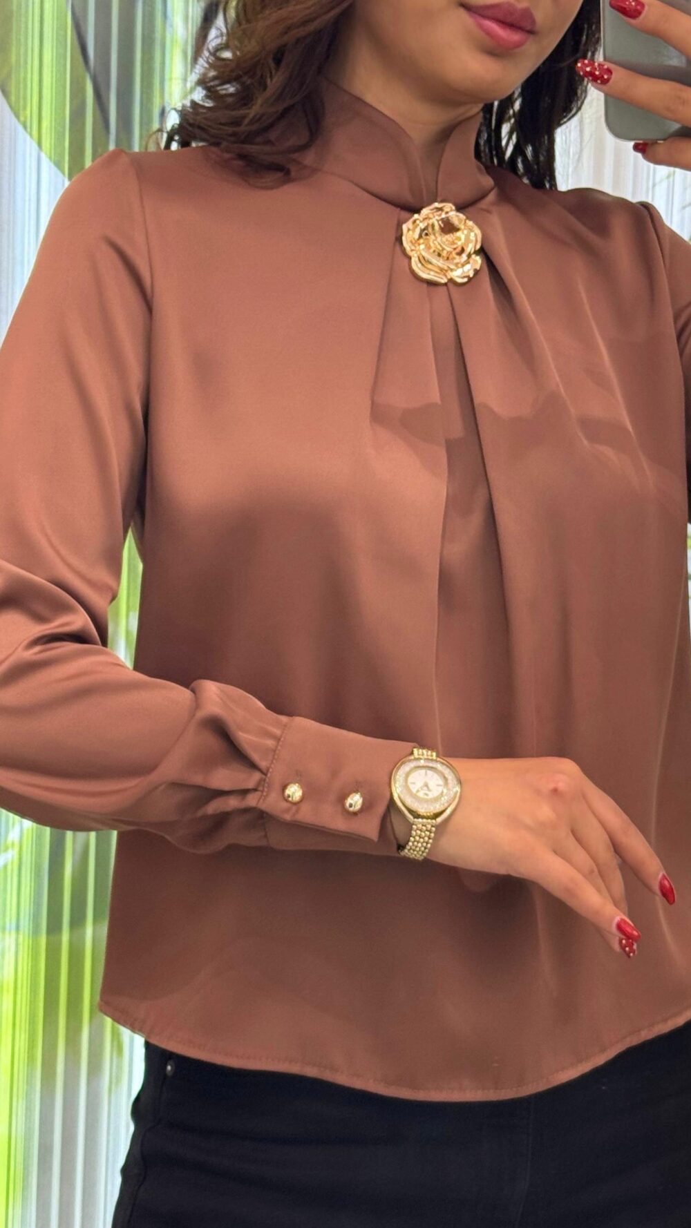 Blouse Satinée à Col Montant – Image 2