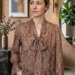 Chemisier en foulard a motif élégant