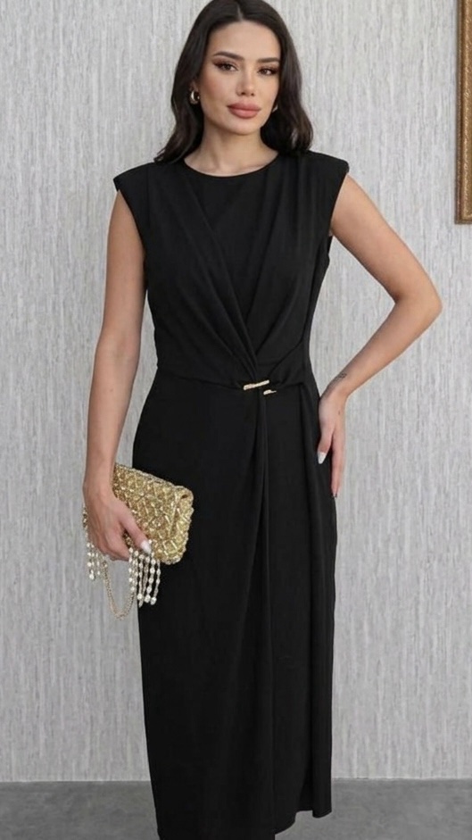 img_0155 Robe midi sans manches avec drapé croisé et boucle dorée à la taille – Image 1