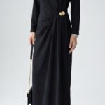 Robe longue a motif waves bouton doré