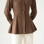 Chemise à rayures chocolat avec basque plissée
