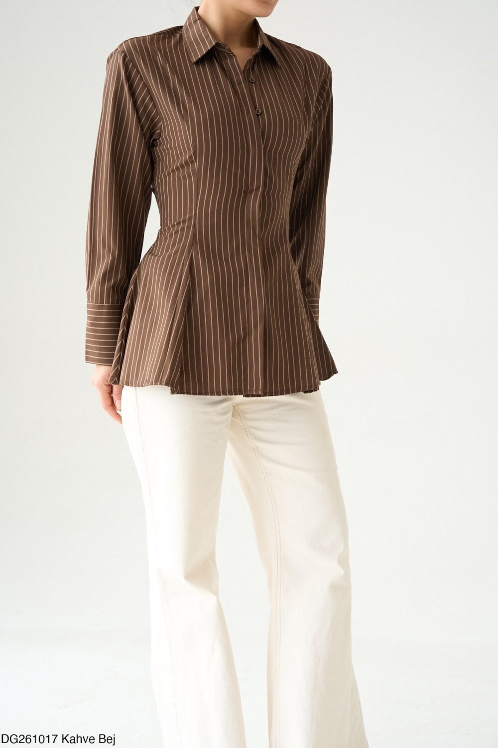 Chemise à rayures chocolat avec basque plissée – Image 2