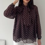 Chemise à petit pois en foulard