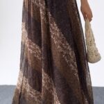 Jupe longue fluide à rayures florales et ceinture