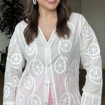 Blouse à Broderies et Bordure Dentelle