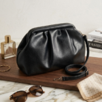 Sac Pochette Drapé à Fermoir Rétro