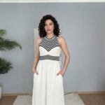 Robe Longue Blanche à Col Halter et Détails Rayés taille S T D