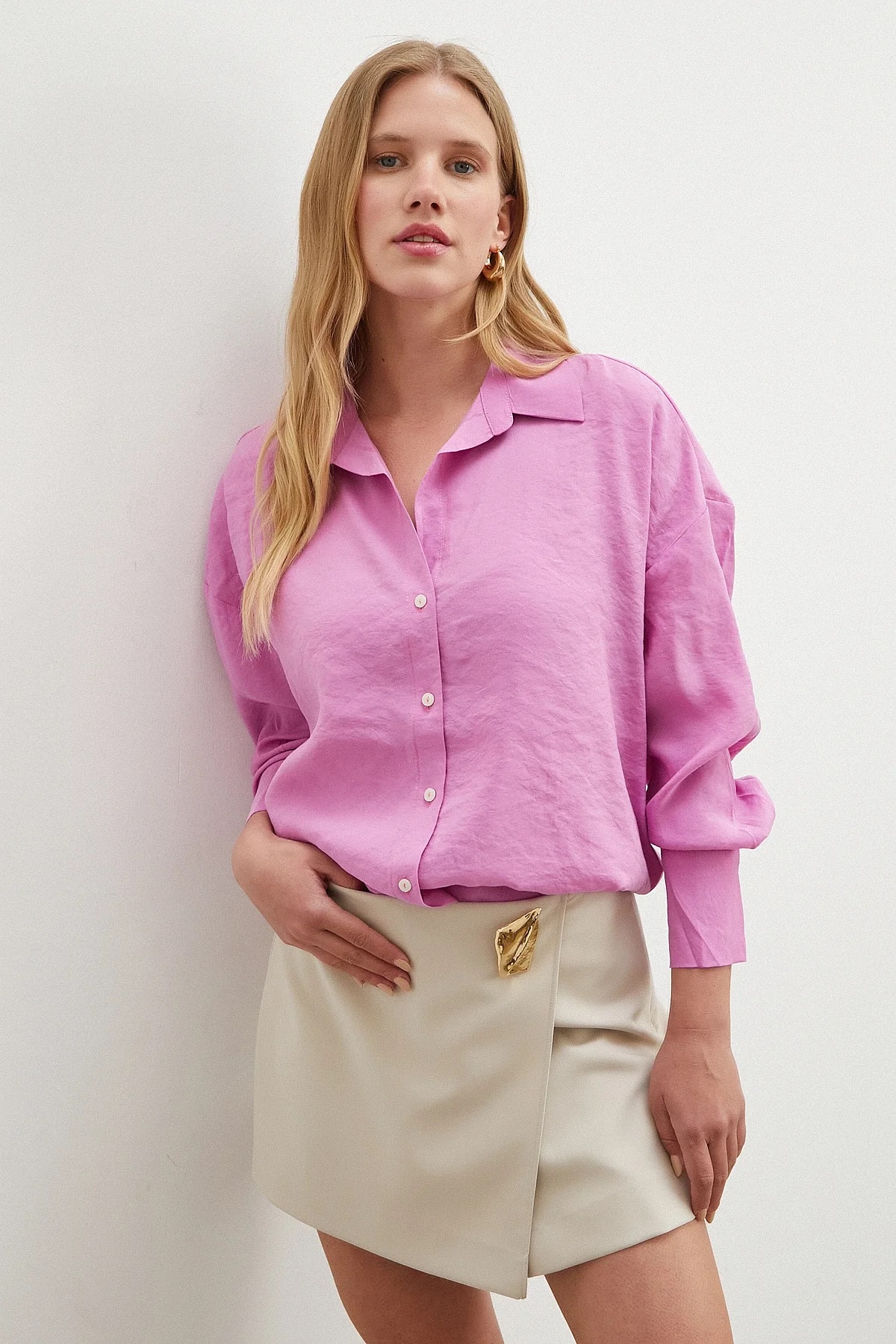img_2292 Chemise basic rose foncée – Image 1