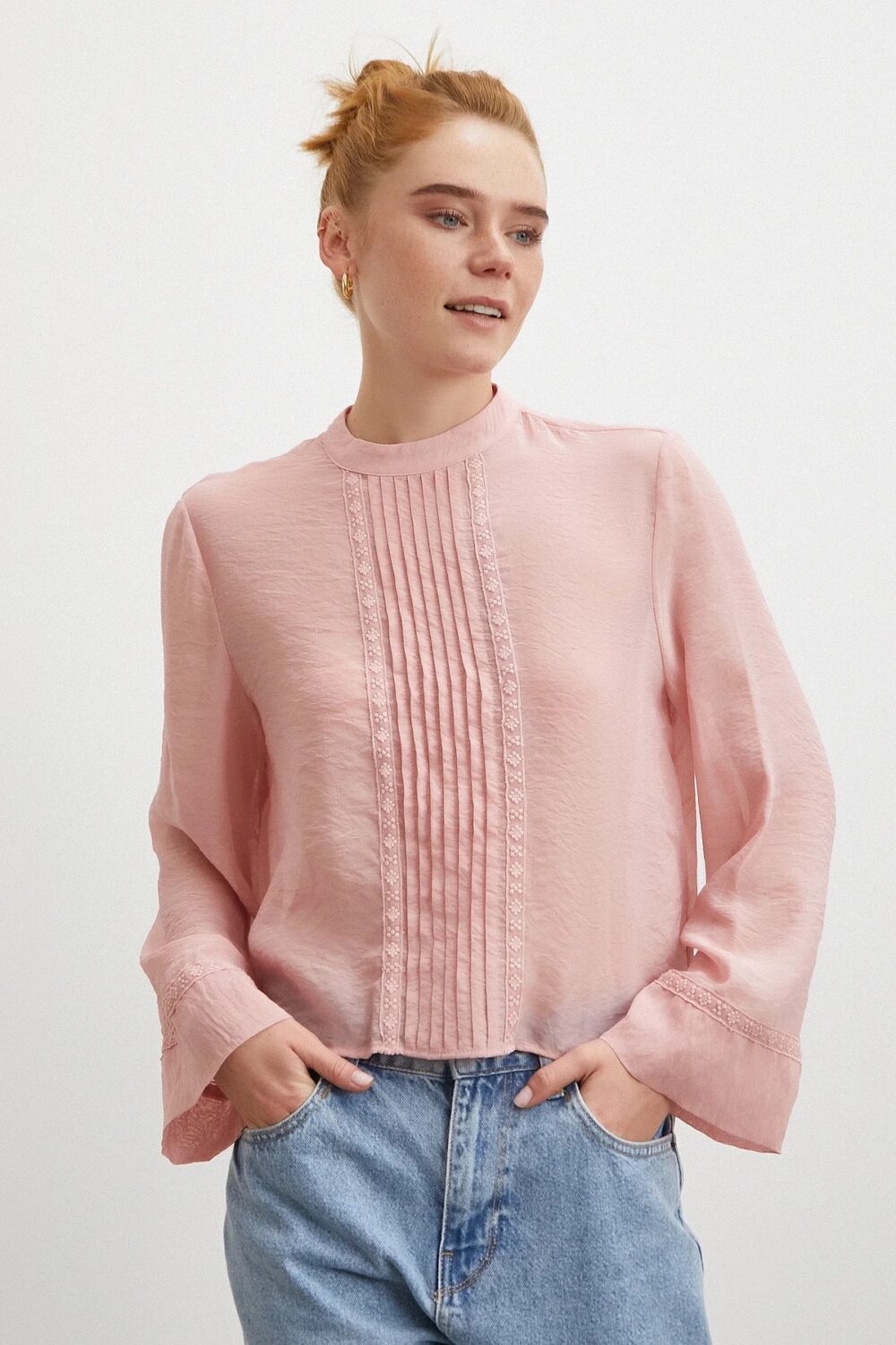 Blouse Fluide à Plis et Dentelle – Rose Poudré – Image 2