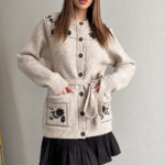 Cardigan long brodé avec ceinture STD